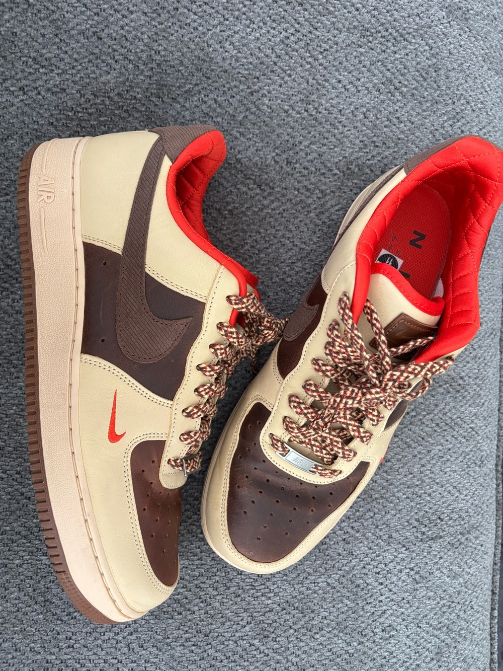 Nike Men’s Brown, Cream & Red Low-Top Sneakers
